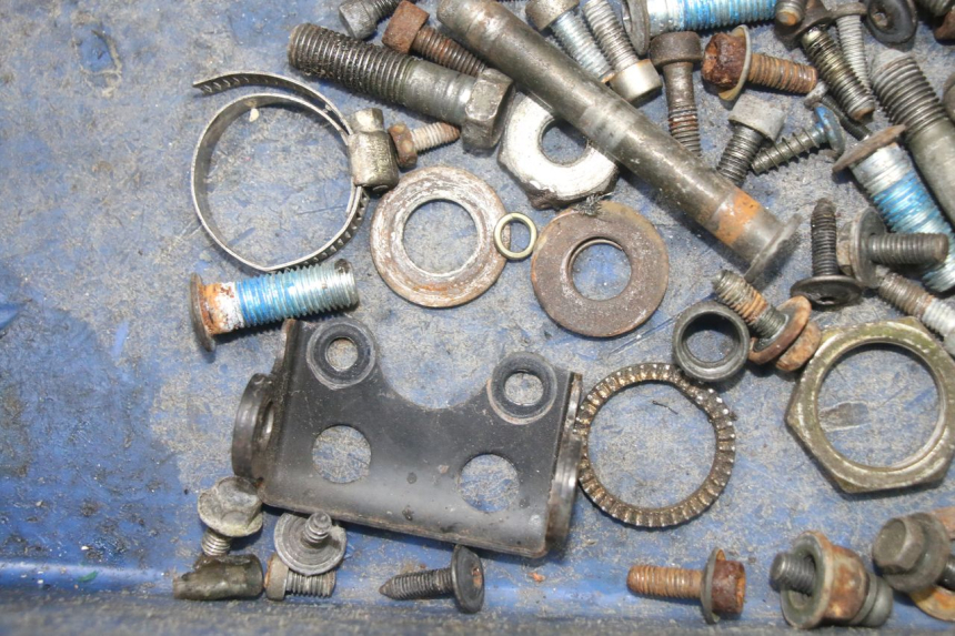 photo de ZAK SCHROEVEN EN BEVESTIGINGSMATERIAAL YAMAHA BW'S NG NEXT GENERATION 50 (1996 - 2003) - Andere kijkhoek