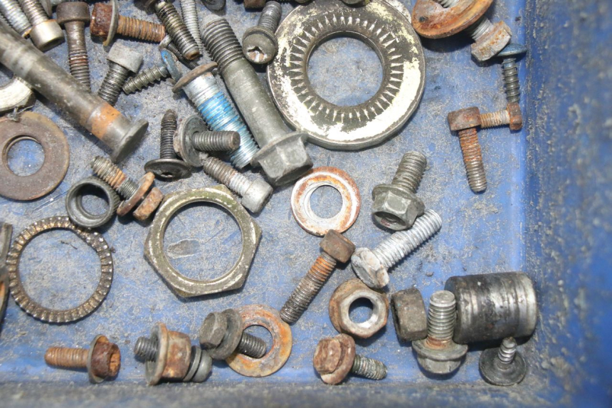 photo de ZAK SCHROEVEN EN BEVESTIGINGSMATERIAAL YAMAHA BW'S NG NEXT GENERATION 50 (1996 - 2003) - Technische close-up