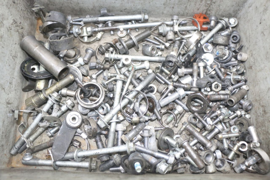 photo de ZAK SCHROEVEN EN BEVESTIGINGSMATERIAAL YAMAHA FJR ABS 1300 (2006 - 2012) - Hoofdaanzicht