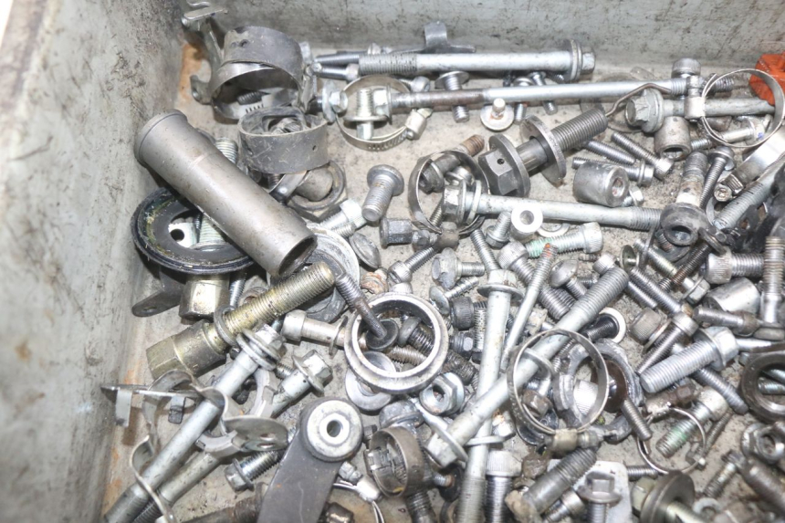 photo de ZAK SCHROEVEN EN BEVESTIGINGSMATERIAAL YAMAHA FJR ABS 1300 (2006 - 2012) - Detail van het onderdeel