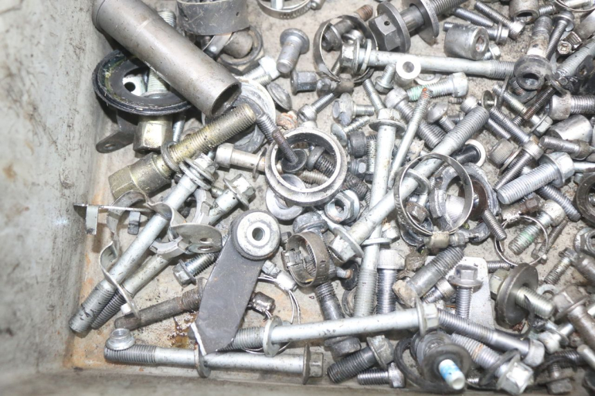 photo de ZAK SCHROEVEN EN BEVESTIGINGSMATERIAAL YAMAHA FJR ABS 1300 (2006 - 2012) - Andere kijkhoek