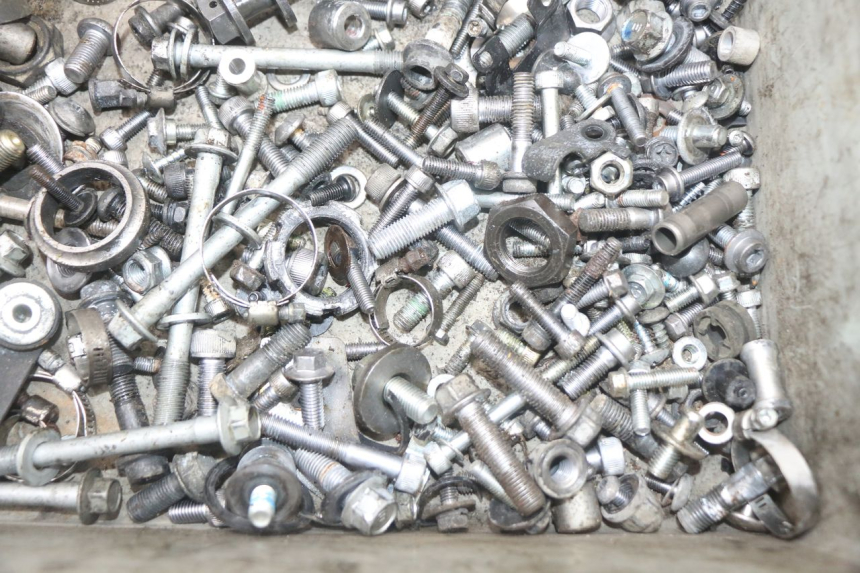 photo de ZAK SCHROEVEN EN BEVESTIGINGSMATERIAAL YAMAHA FJR ABS 1300 (2006 - 2012) - Technische close-up