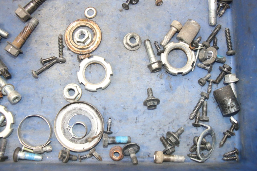 photo de ZAK SCHROEVEN EN BEVESTIGINGSMATERIAAL YAMAHA NEOS NEO'S 4T 50 (2008 - 2016) - Technische close-up