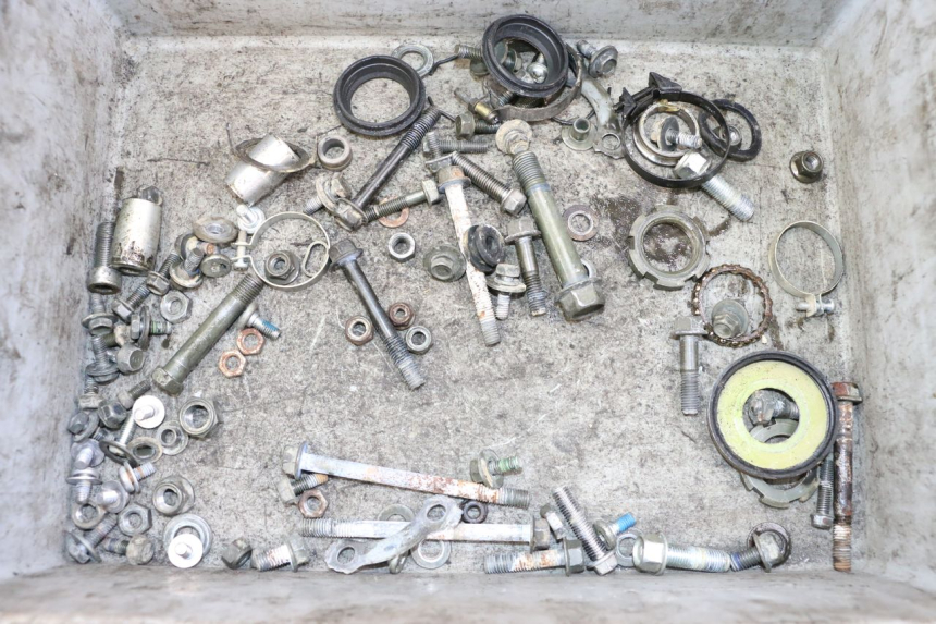 photo de ZAK SCHROEVEN EN BEVESTIGINGSMATERIAAL YAMAHA TTR 125 (2000 - 2020) - Hoofdaanzicht