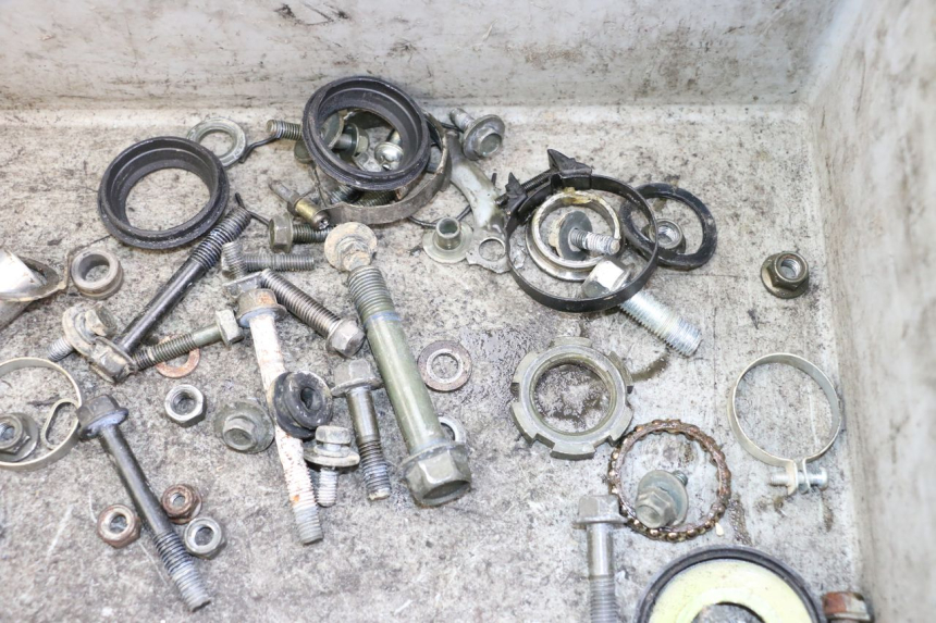 photo de ZAK SCHROEVEN EN BEVESTIGINGSMATERIAAL YAMAHA TTR 125 (2000 - 2020) - Zoom op gebruiksstaat