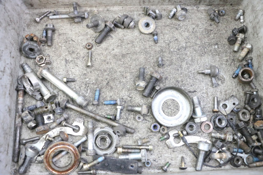 photo de ZAK SCHROEVEN EN BEVESTIGINGSMATERIAAL YAMAHA TZR 50 (2008 - 2016) - Detail van het onderdeel