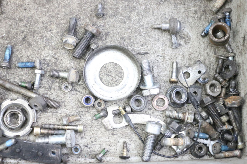 photo de ZAK SCHROEVEN EN BEVESTIGINGSMATERIAAL YAMAHA TZR 50 (2008 - 2016) - Zoom op gebruiksstaat