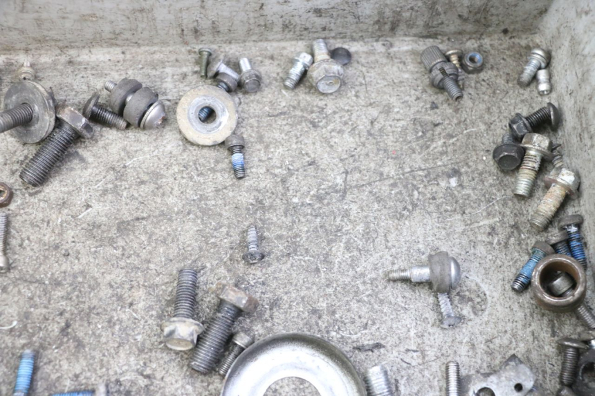 photo de ZAK SCHROEVEN EN BEVESTIGINGSMATERIAAL YAMAHA TZR 50 (2008 - 2016) - Andere kijkhoek