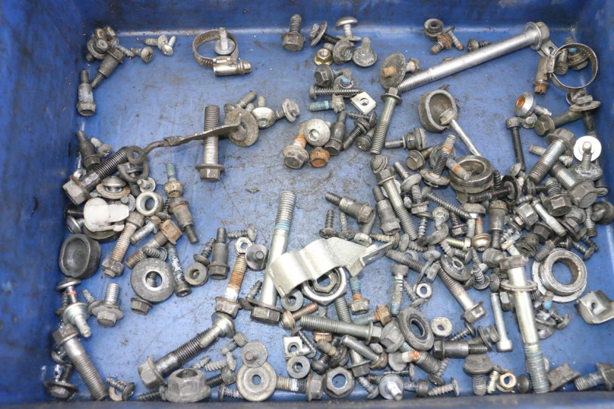 photo de ZAK SCHROEVEN EN BEVESTIGINGSMATERIAAL YAMAHA X-MAX XMAX ABS 250 (2010 - 2014) - Detail van het onderdeel