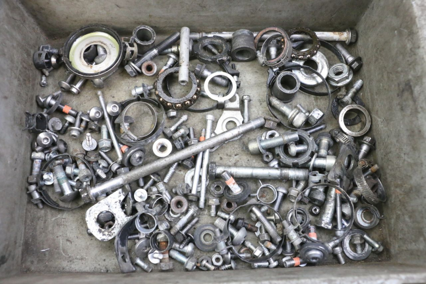 photo de ZAK SCHROEVEN EN BEVESTIGINGSMATERIAAL YAMAHA XJ6 600 (2008 - 2016) - Hoofdaanzicht