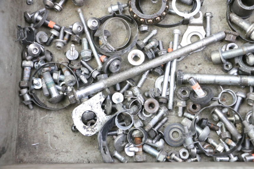 photo de ZAK SCHROEVEN EN BEVESTIGINGSMATERIAAL YAMAHA XJ6 600 (2008 - 2016) - Andere kijkhoek