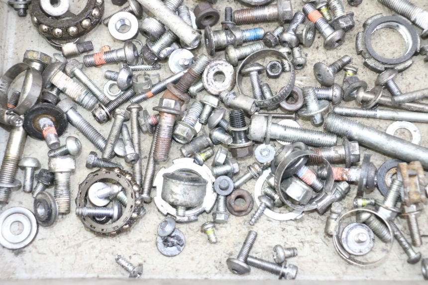 photo de ZAK SCHROEVEN EN BEVESTIGINGSMATERIAAL YAMAHA XJ6 ABS 600 (2008 - 2016) - Zoom op gebruiksstaat