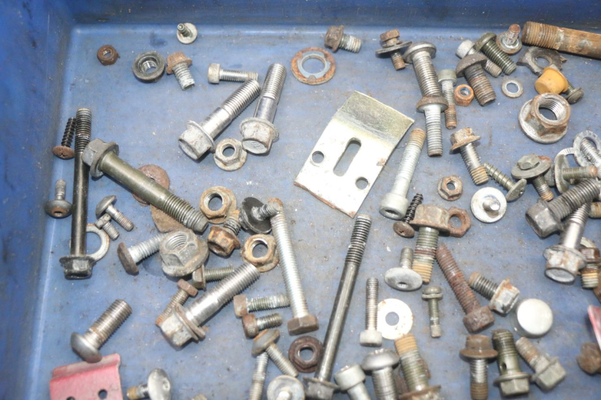 photo de ZAK SCHROEVEN EN BEVESTIGINGSMATERIAAL YAMAHA XVS DRAG STAR DRAGSTAR 650 (1997 - 2007) - Detail van het onderdeel