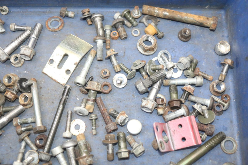 photo de ZAK SCHROEVEN EN BEVESTIGINGSMATERIAAL YAMAHA XVS DRAG STAR DRAGSTAR 650 (1997 - 2007) - Zoom op gebruiksstaat