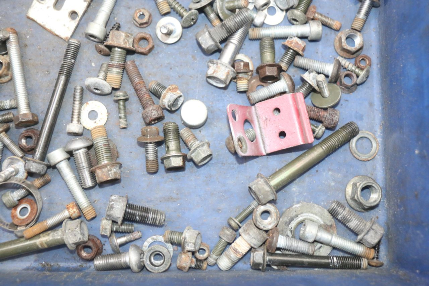 photo de ZAK SCHROEVEN EN BEVESTIGINGSMATERIAAL YAMAHA XVS DRAG STAR DRAGSTAR 650 (1997 - 2007) - Technische close-up