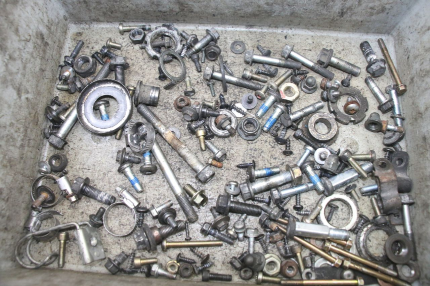 photo de ZAK SCHROEVEN EN BEVESTIGINGSMATERIAAL YAMAHA YP MAJESTY 125 (2007 - 2010) - Hoofdaanzicht