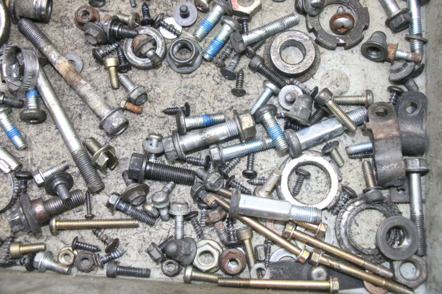 photo de ZAK SCHROEVEN EN BEVESTIGINGSMATERIAAL YAMAHA YP MAJESTY 125 (2007 - 2010) - Technische close-up