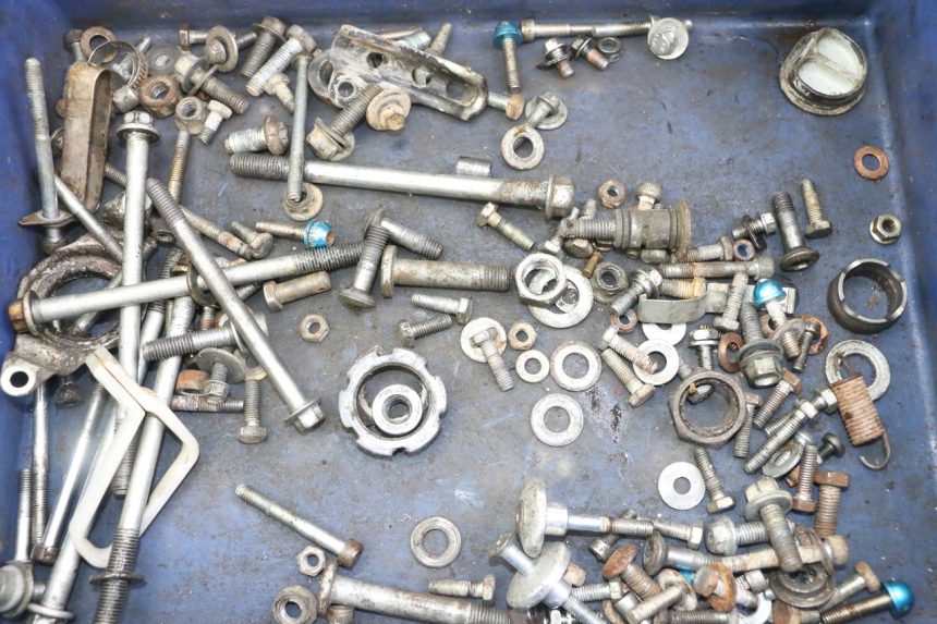 photo de ZAK SCHROEVEN EN BEVESTIGINGSMATERIAAL YAMAHA YZ-F YZF 250 (2007 - 2013) - Detail van het onderdeel