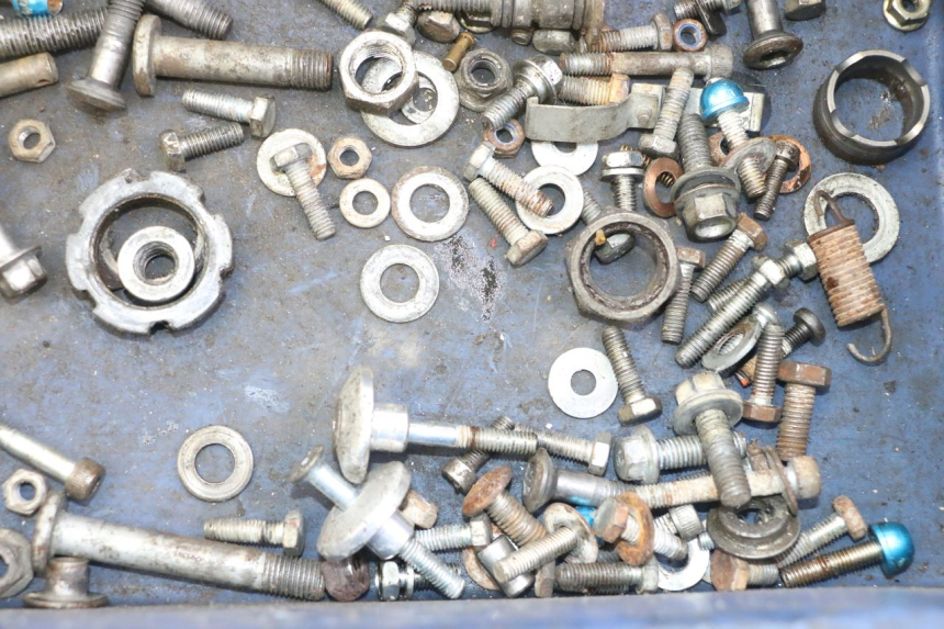 photo de ZAK SCHROEVEN EN BEVESTIGINGSMATERIAAL YAMAHA YZ-F YZF 250 (2007 - 2013) - Zoom op gebruiksstaat