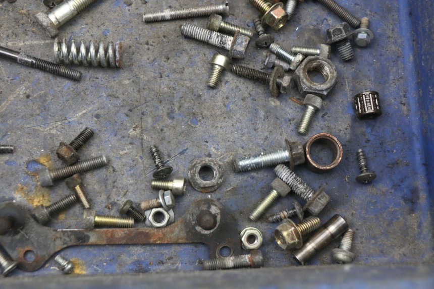 photo de ZAK SCHROEVEN EN BEVESTIGINGSMATERIAAL YAMAHA YE ZEST 50 (1992 - 1998) - Technische close-up