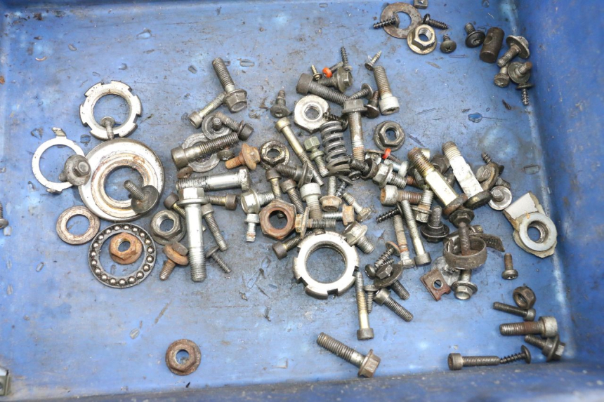 photo de ZAK SCHROEVEN EN BEVESTIGINGSMATERIAAL YAMAHA YN NEO'S 50 (1997 - 2004) - Detail van het onderdeel