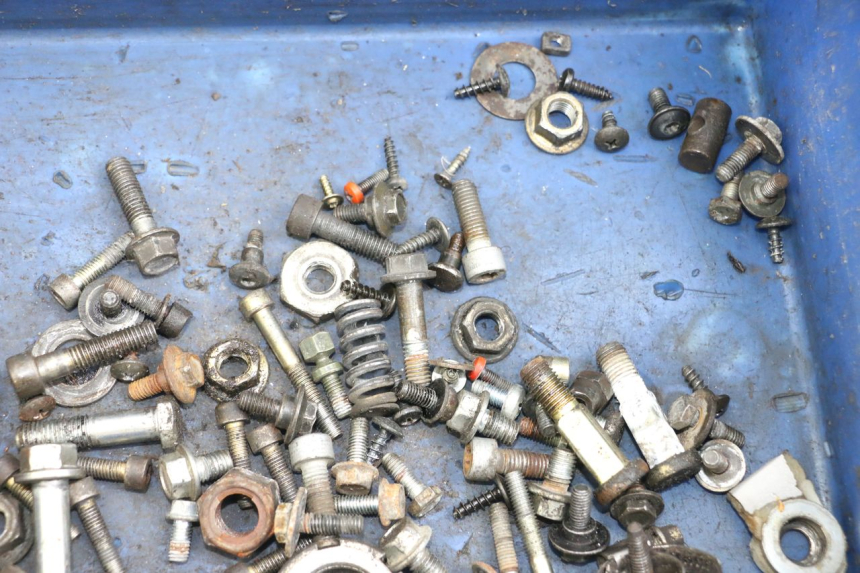 photo de ZAK SCHROEVEN EN BEVESTIGINGSMATERIAAL YAMAHA YN NEO'S 50 (1997 - 2004) - Zoom op gebruiksstaat