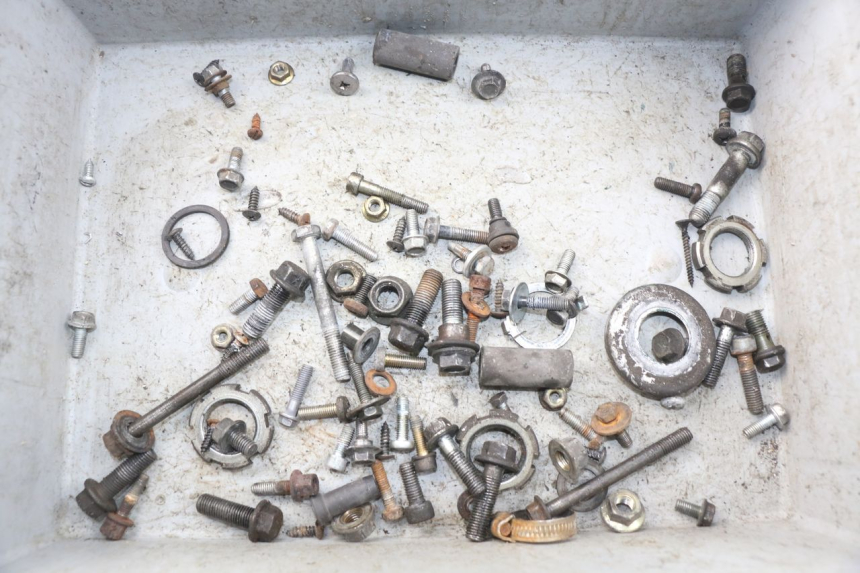 photo de ZAK SCHROEVEN EN BEVESTIGINGSMATERIAAL YAMAHA YP MAJESTY 125 (1998 - 2001) - Hoofdaanzicht