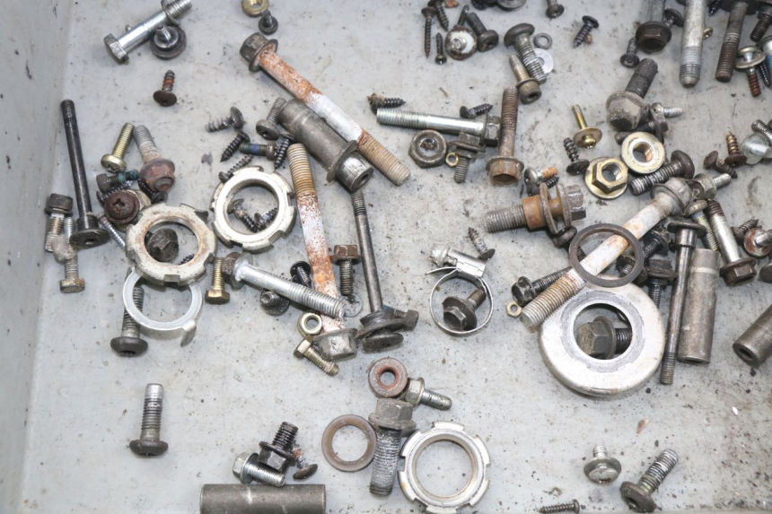 photo de ZAK SCHROEVEN EN BEVESTIGINGSMATERIAAL YAMAHA YP MAJESTY 125 (2007 - 2010) - Detail van het onderdeel