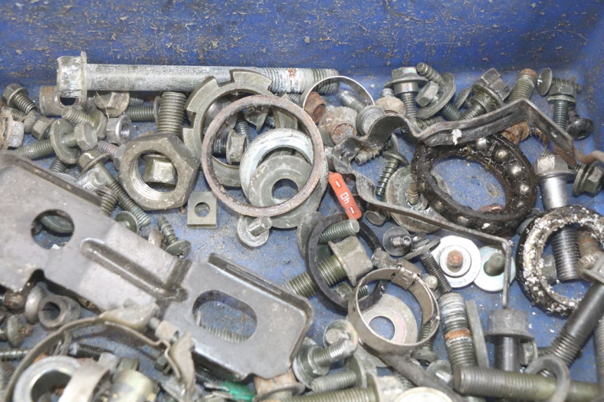 photo de ZAK SCHROEVEN EN BEVESTIGINGSMATERIAAL YAMAHA YP MAJESTY 400 (2004 - 2008) - Technische close-up