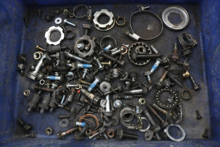 photo de ZAK SCHROEVEN EN BEVESTIGINGSMATERIAAL YAMAHA YP MAJESTY 125 (2002 - 2006) - Hoofdaanzicht