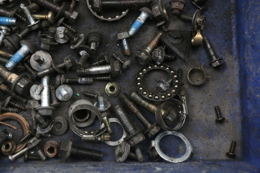 photo de ZAK SCHROEVEN EN BEVESTIGINGSMATERIAAL YAMAHA YP MAJESTY 125 (2002 - 2006) - Technische close-up