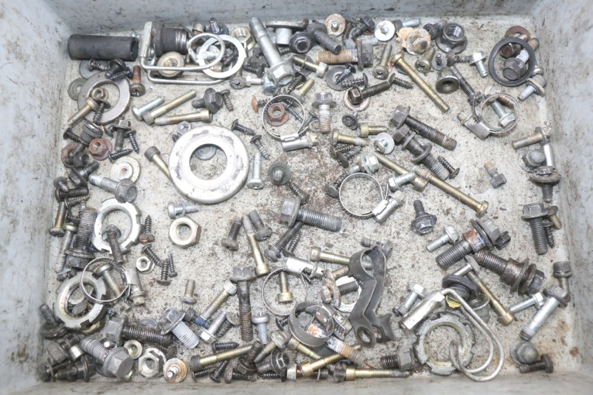 photo de ZAK SCHROEVEN EN BEVESTIGINGSMATERIAAL YAMAHA YP MAJESTY 125 (2002 - 2006) - Hoofdaanzicht