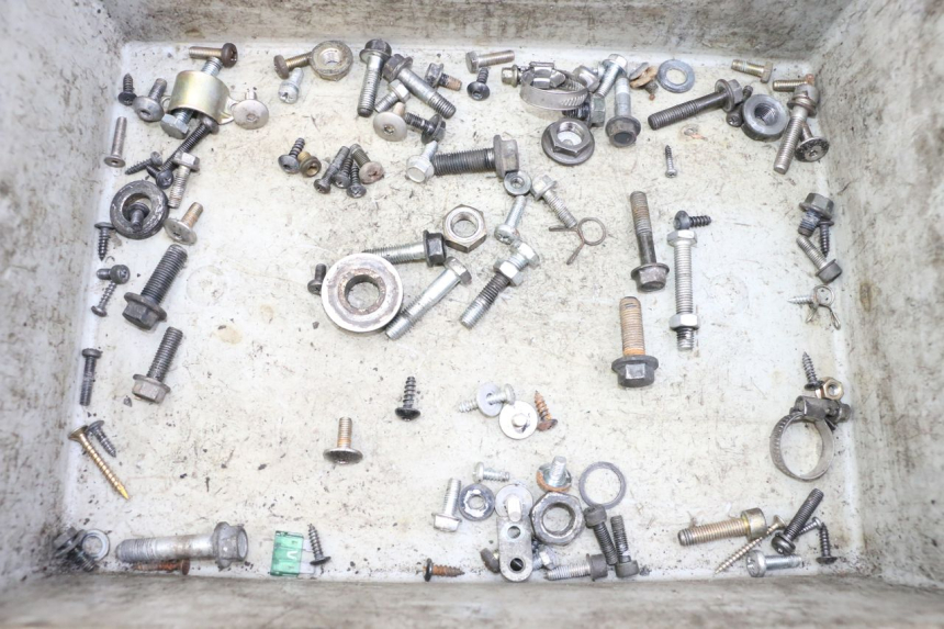 photo de ZAK SCHROEVEN EN BEVESTIGINGSMATERIAAL YAMAHA YP MAJESTY 125 (2002 - 2006) - Hoofdaanzicht