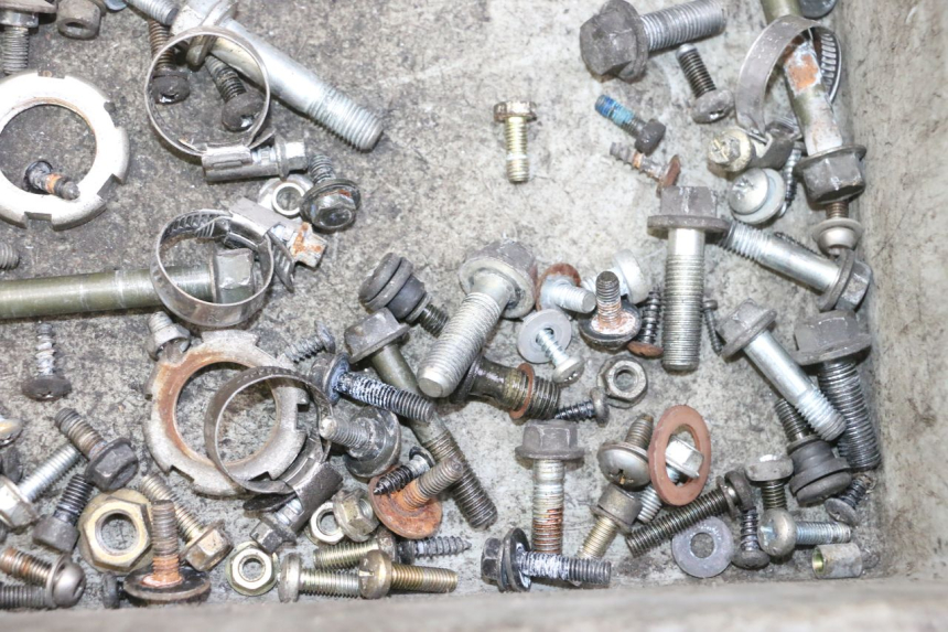 photo de ZAK SCHROEVEN EN BEVESTIGINGSMATERIAAL YAMAHA YP MAJESTY 125 (2007 - 2010) - Technische close-up