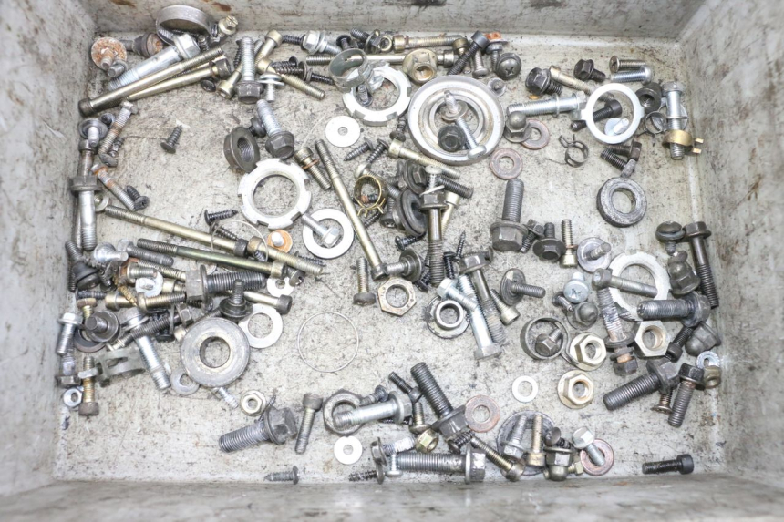 photo de ZAK SCHROEVEN EN BEVESTIGINGSMATERIAAL YAMAHA YP MAJESTY 125 (2002 - 2006) - Hoofdaanzicht