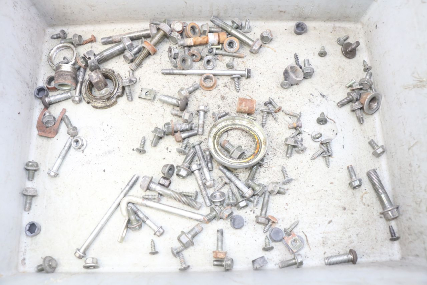 photo de ZAK SCHROEVEN EN BEVESTIGINGSMATERIAAL YIYING YY50QT-10 50 (2007 - 2022) - Hoofdaanzicht