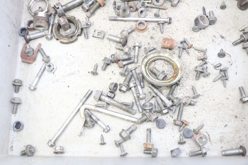 photo de ZAK SCHROEVEN EN BEVESTIGINGSMATERIAAL YIYING YY50QT-10 50 (2007 - 2022) - Zoom op gebruiksstaat