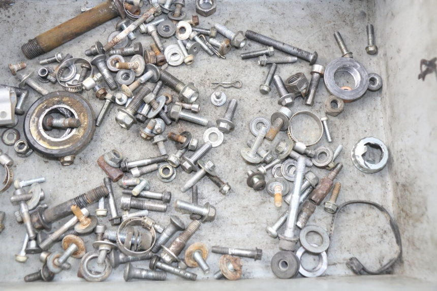 photo de ZAK SCHROEVEN EN BEVESTIGINGSMATERIAAL YAMAHA YZ-F YZF 250 (2014 - 2018) - Detail van het onderdeel