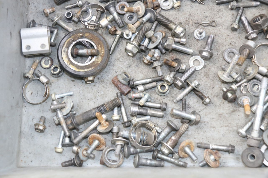 photo de ZAK SCHROEVEN EN BEVESTIGINGSMATERIAAL YAMAHA YZ-F YZF 250 (2014 - 2018) - Zoom op gebruiksstaat