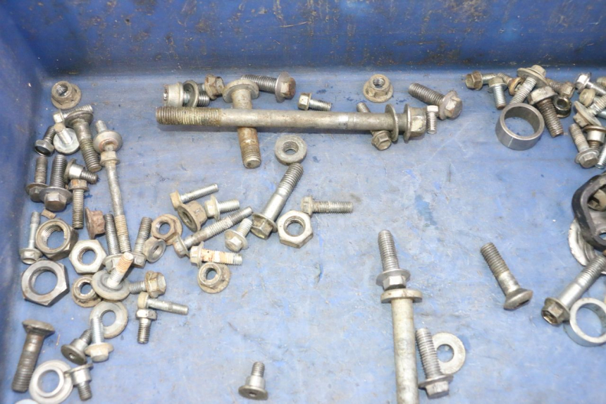 photo de ZAK SCHROEVEN EN BEVESTIGINGSMATERIAAL YAMAHA YZ-F YZF 250 (2014 - 2018) - Detail van het onderdeel