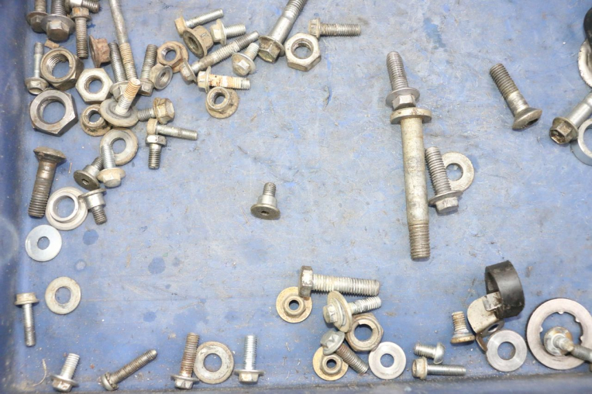 photo de ZAK SCHROEVEN EN BEVESTIGINGSMATERIAAL YAMAHA YZ-F YZF 250 (2014 - 2018) - Zoom op gebruiksstaat