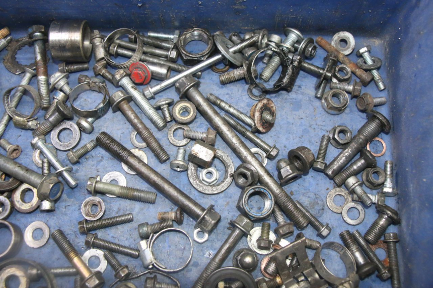 photo de ZAK SCHROEVEN EN BEVESTIGINGSMATERIAAL YAMAHA YZ 125 (1998 - 2005) - Zoom op gebruiksstaat