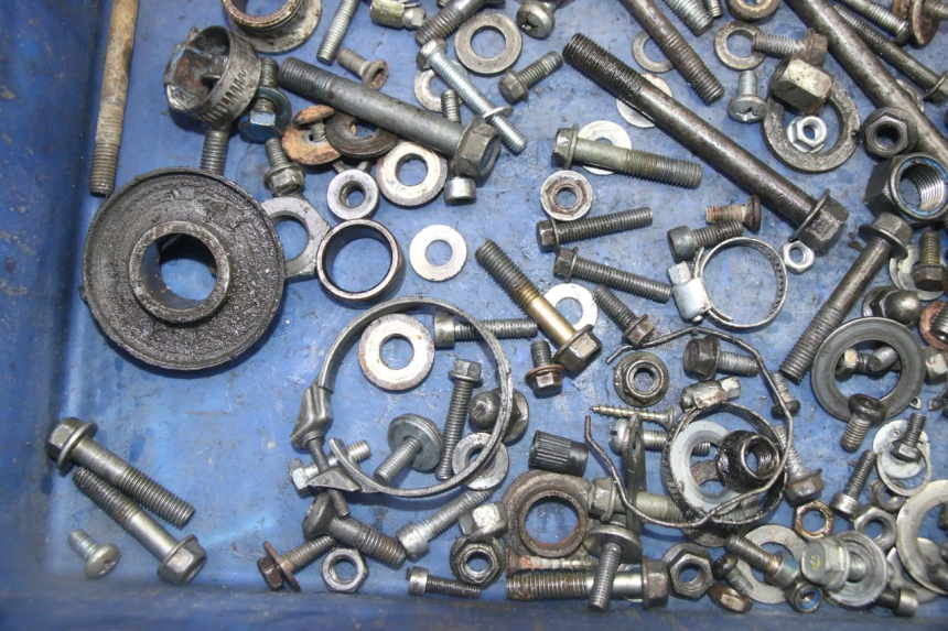 photo de ZAK SCHROEVEN EN BEVESTIGINGSMATERIAAL YAMAHA YZ 125 (1998 - 2005) - Andere kijkhoek