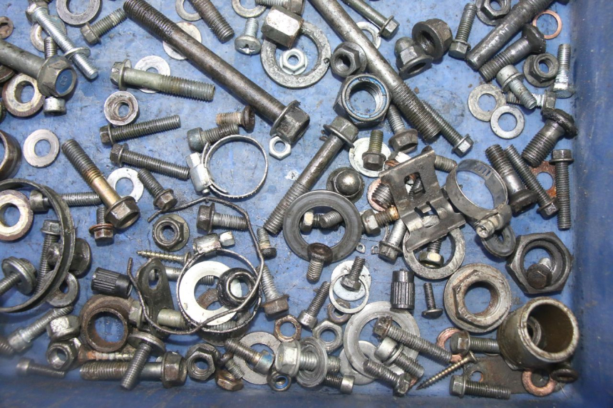 photo de ZAK SCHROEVEN EN BEVESTIGINGSMATERIAAL YAMAHA YZ 125 (1998 - 2005) - Technische close-up