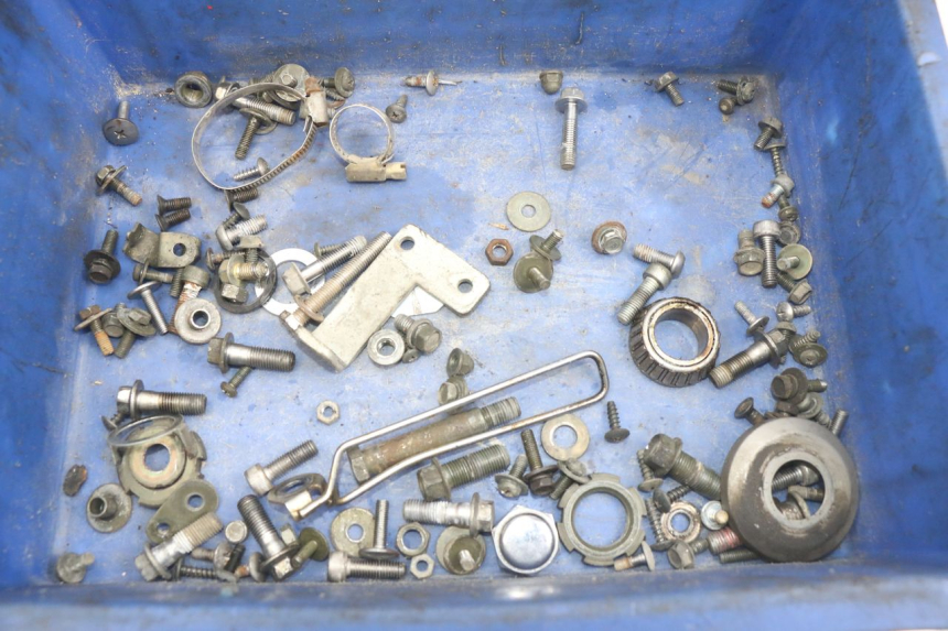 photo de ZAK SCHROEVEN EN BEVESTIGINGSMATERIAAL YAMAHA YZF R THUNDERCAT 600 (1996 - 2003) - Hoofdaanzicht