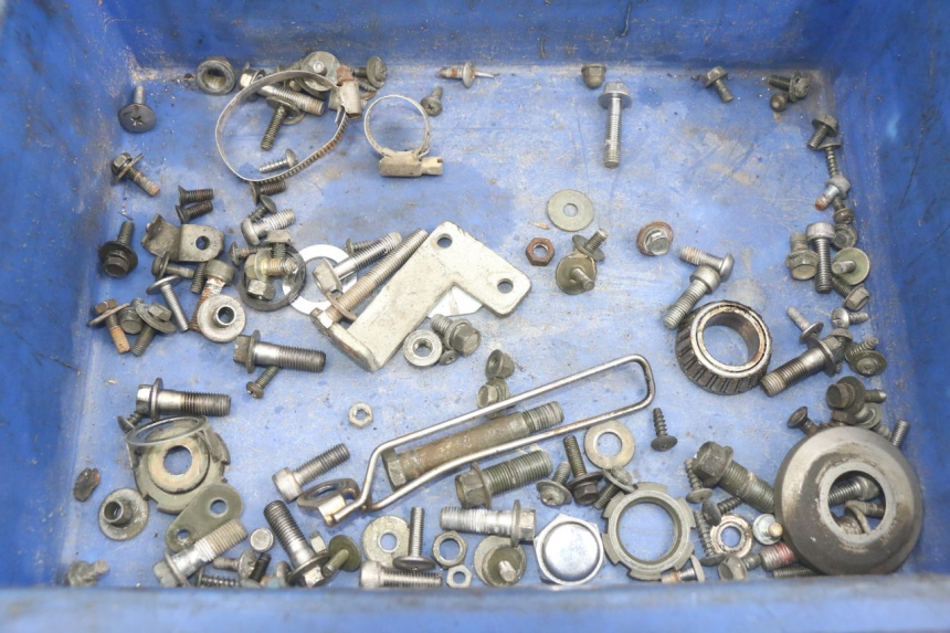 photo de ZAK SCHROEVEN EN BEVESTIGINGSMATERIAAL YAMAHA YZF R THUNDERCAT 600 (1996 - 2003) - Detail van het onderdeel