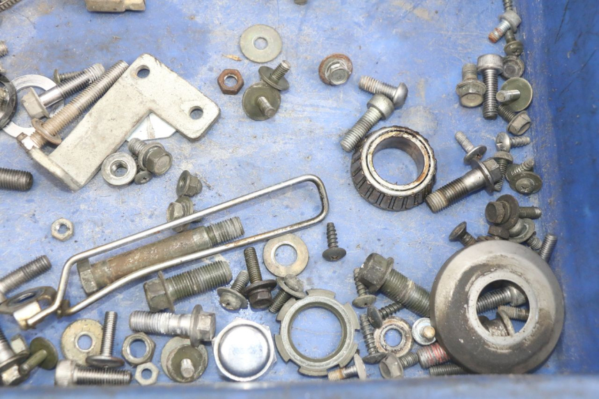 photo de ZAK SCHROEVEN EN BEVESTIGINGSMATERIAAL YAMAHA YZF R THUNDERCAT 600 (1996 - 2003) - Zoom op gebruiksstaat