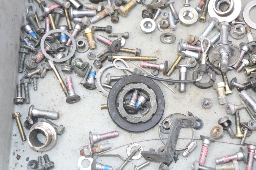 photo de ZAK SCHROEVEN EN BEVESTIGINGSMATERIAAL KAWASAKI Z S 750 (2003 - 2006) - Zoom op gebruiksstaat