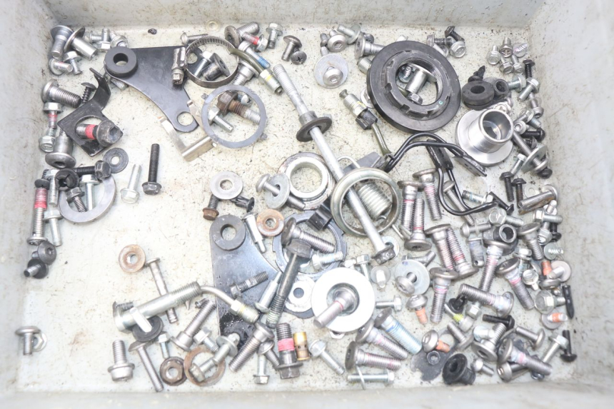 photo de ZAK SCHROEVEN EN BEVESTIGINGSMATERIAAL KAWASAKI Z 650 (2016 - 2019) - Hoofdaanzicht