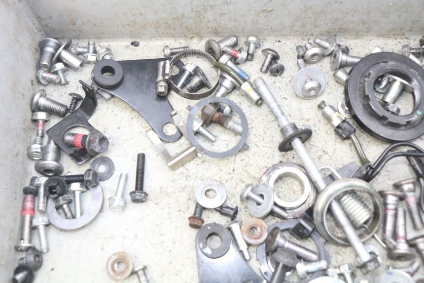 photo de ZAK SCHROEVEN EN BEVESTIGINGSMATERIAAL KAWASAKI Z 650 (2016 - 2019) - Andere kijkhoek